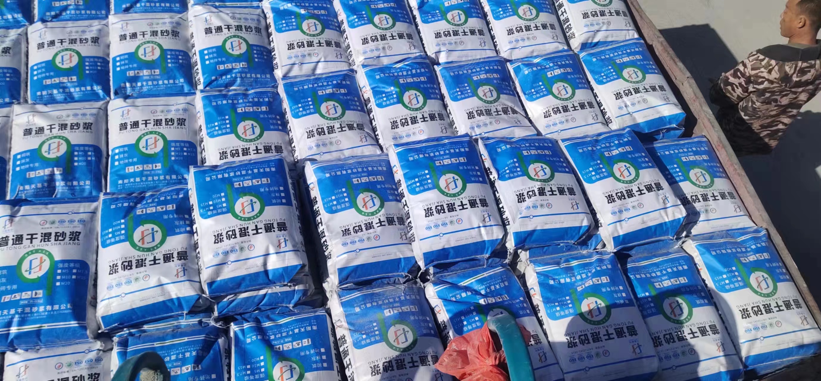 南阳轻集料混凝土石膏基腻子表面为什么不能刮水泥基腻子